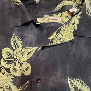 Tommy bahama black green floral M silk